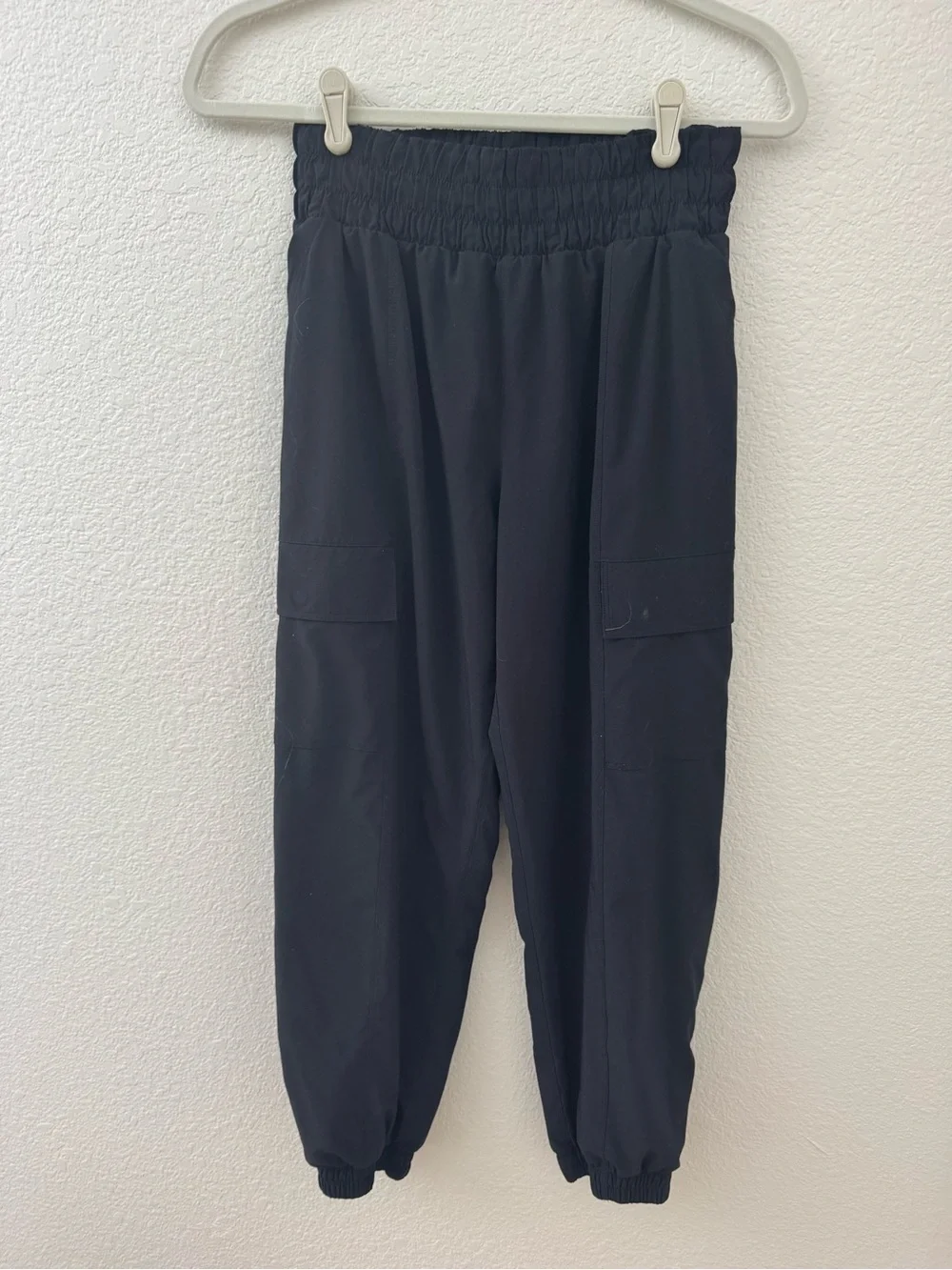 Athleta Girls Black Elastic-Waist Cargo Pants - Picture 2 of 4
